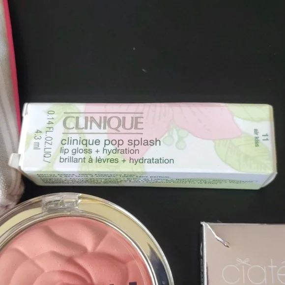 Clinique Skincare and Makeup Set with Striped Pouch 6 Piece Set. - Picture 2 of 8